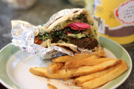 falafel sandwich (pc: lena j)